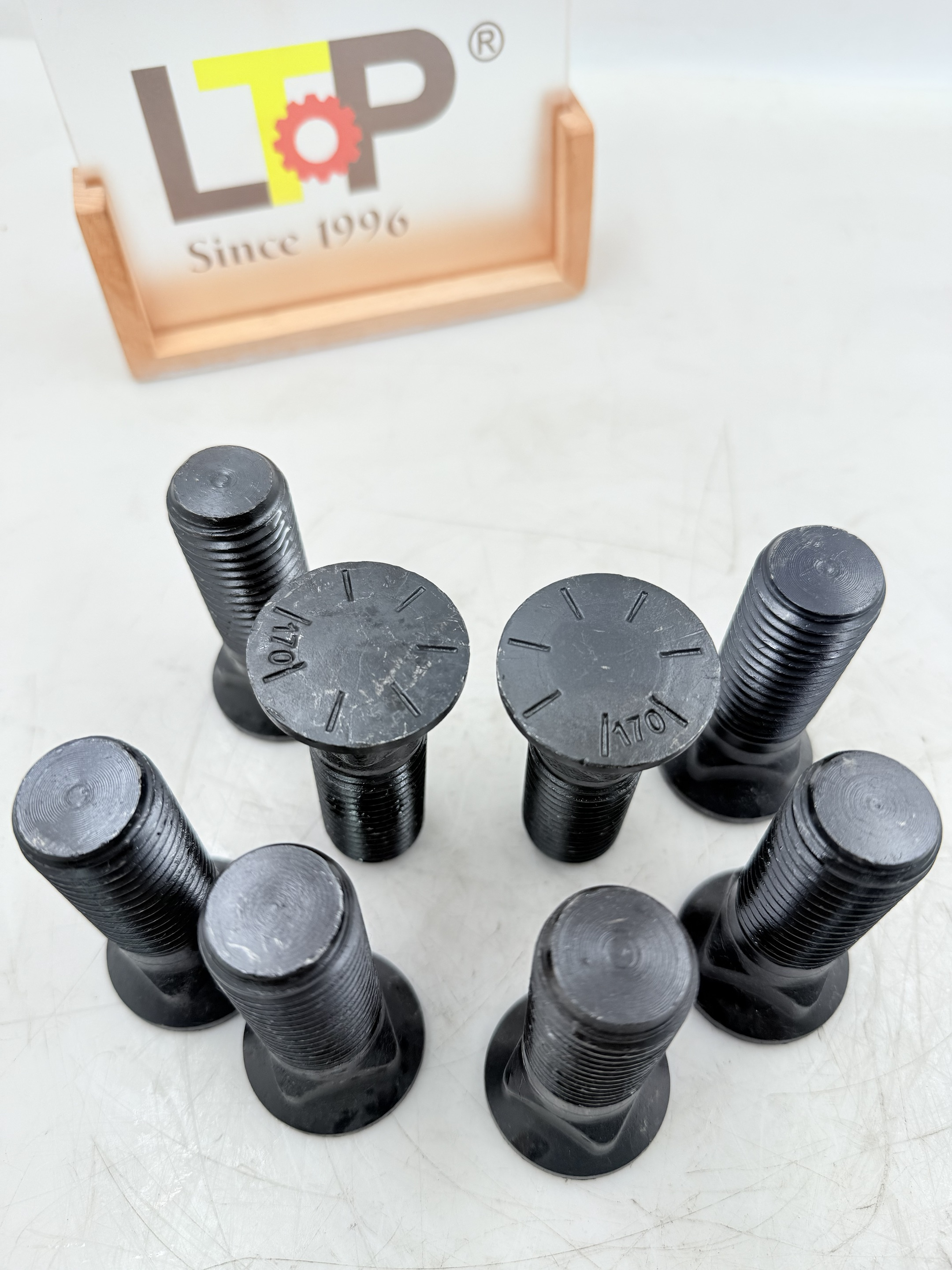 LTP 刀版（刀角）安装沉头螺栓7401325A 适用于利勃海尔liebherr装载机L580推土机PR754PR764等